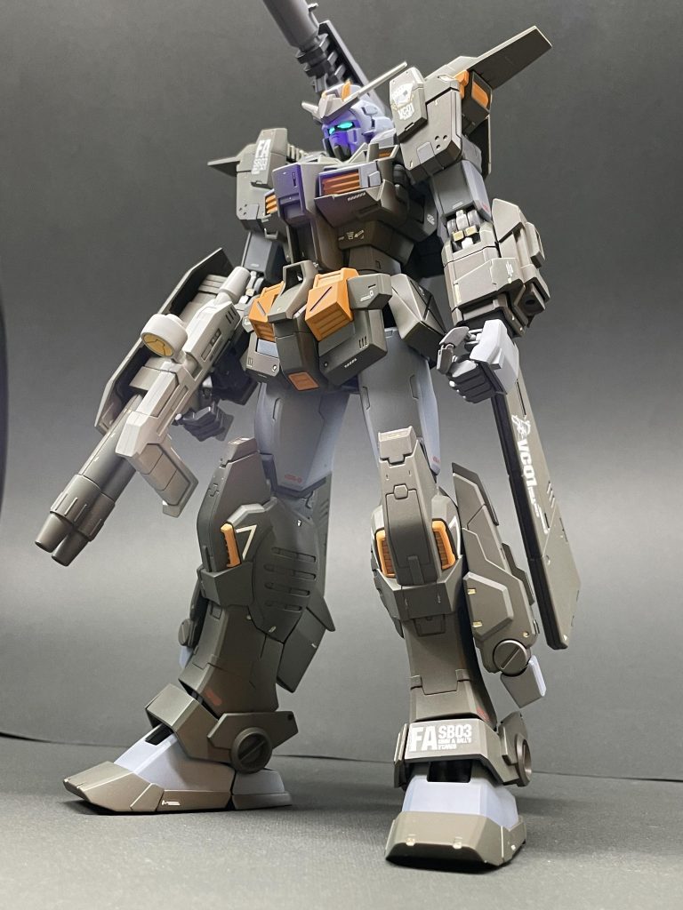 煽りショット下地をマホガニーサフ塗装し、ダークグリーンで下地が透けるような感じで塗装してみましたが、グラデーションは加減が難しいですね。