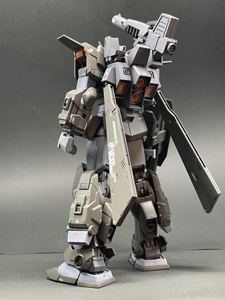 背面ショットデカールは付属品のみ使用しました。