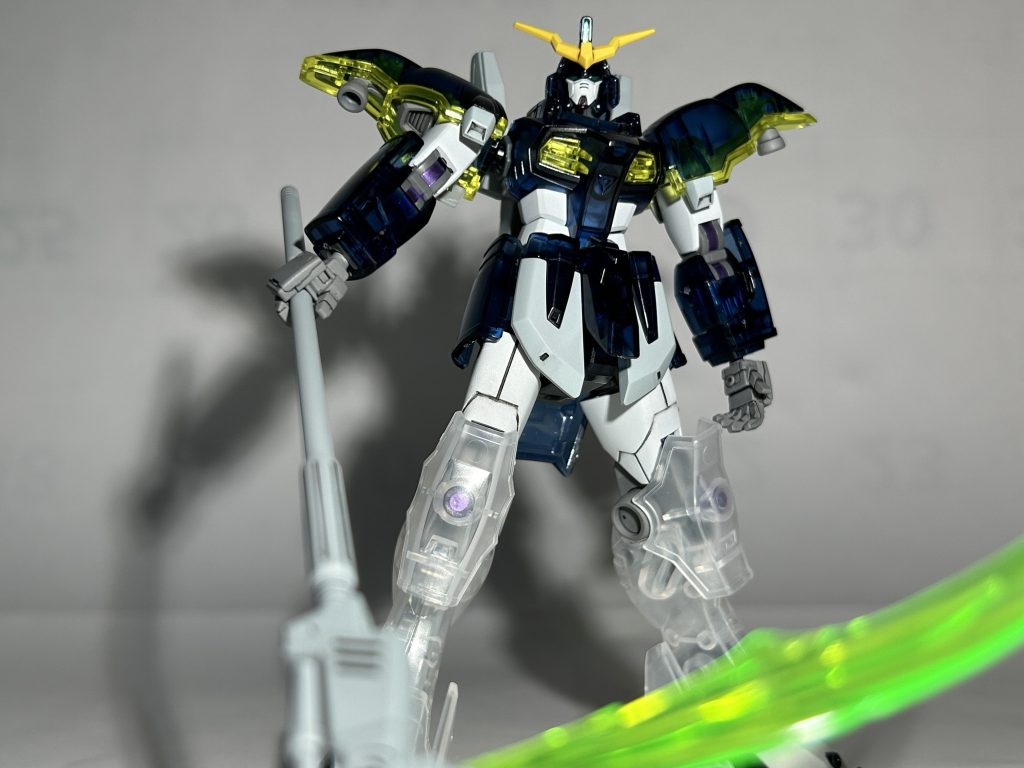 ポーズを色々やってたら干渉する部分が少しハゲちゃった😅部分塗装だからと油断しました。