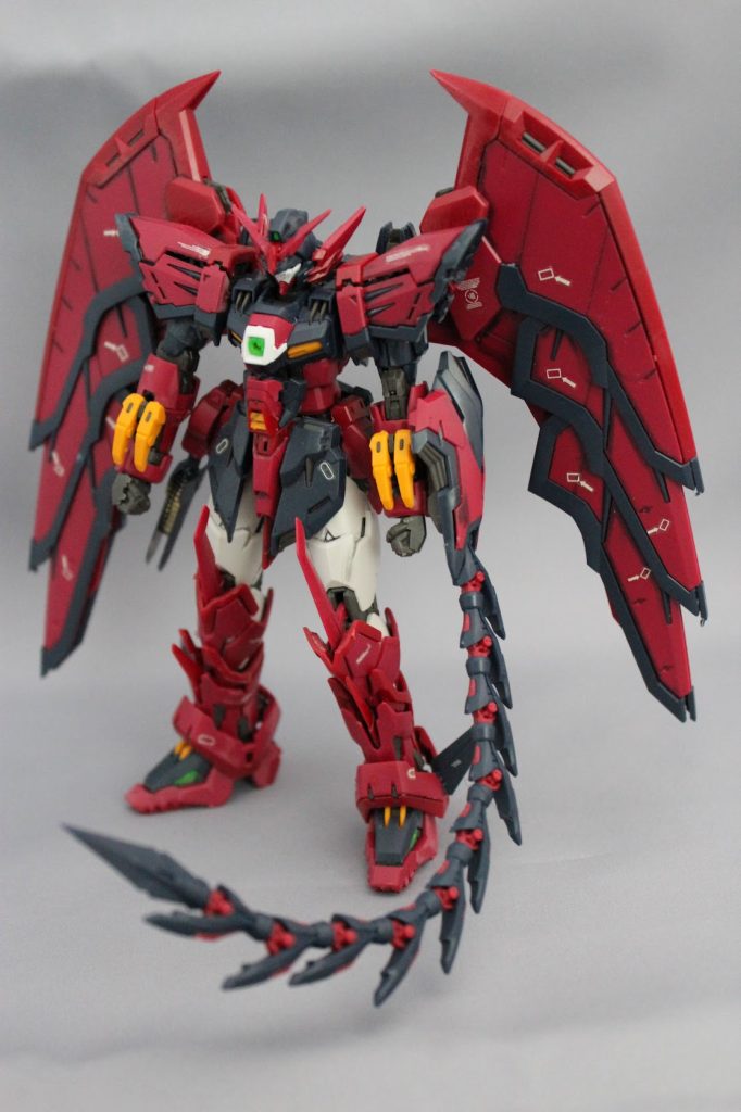 武器もビームソードとヒートロッドだけという漢(オトコ)仕様!立たせているだけでカッコイイなー。他のWシリーズも抱えているので、早く作らないと・・・。エピオンはもっとマッチョだろ!という方以外は100点満点なキットだと思います。買った甲斐がありました。ご覧いただき、ありがとうございます。