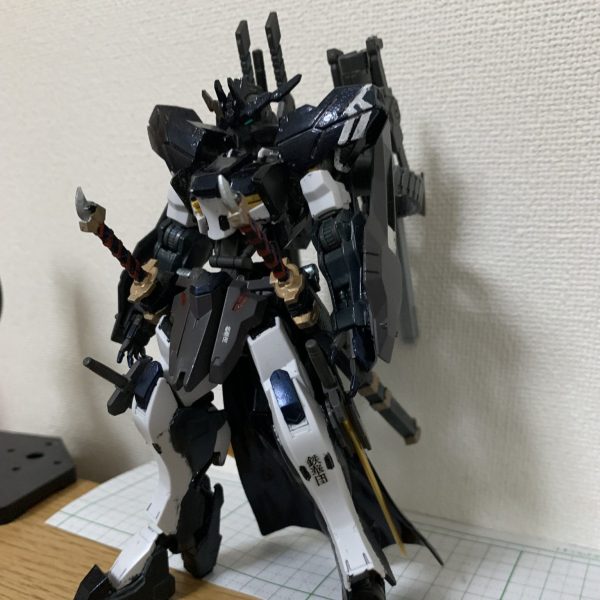 ガンダムリヴァイアス（日本刀装備）