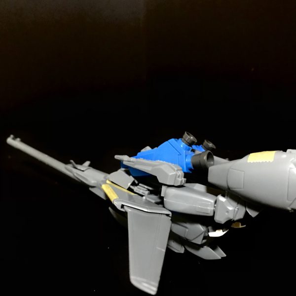 旧キット MSZ-006C1 ZプラスC1の製作時写真整理の為記録を残します。2022年にメルカリで購入。キット発売は1988年 30年以上前のキットなんです。当時フルアーマーZZは買った思い出はありますが、Zプラスは買ってなかった・・。モデルグラフィックスの記事は読んだ記憶があり、センチネル本のフルスクラッチを見た時にチャレンジしたいと思っていました。写真の本は平成11年に購入したものです。とりあえず素組み写真。ウエーブライダーの形状間違えてます・・・。（7枚目）