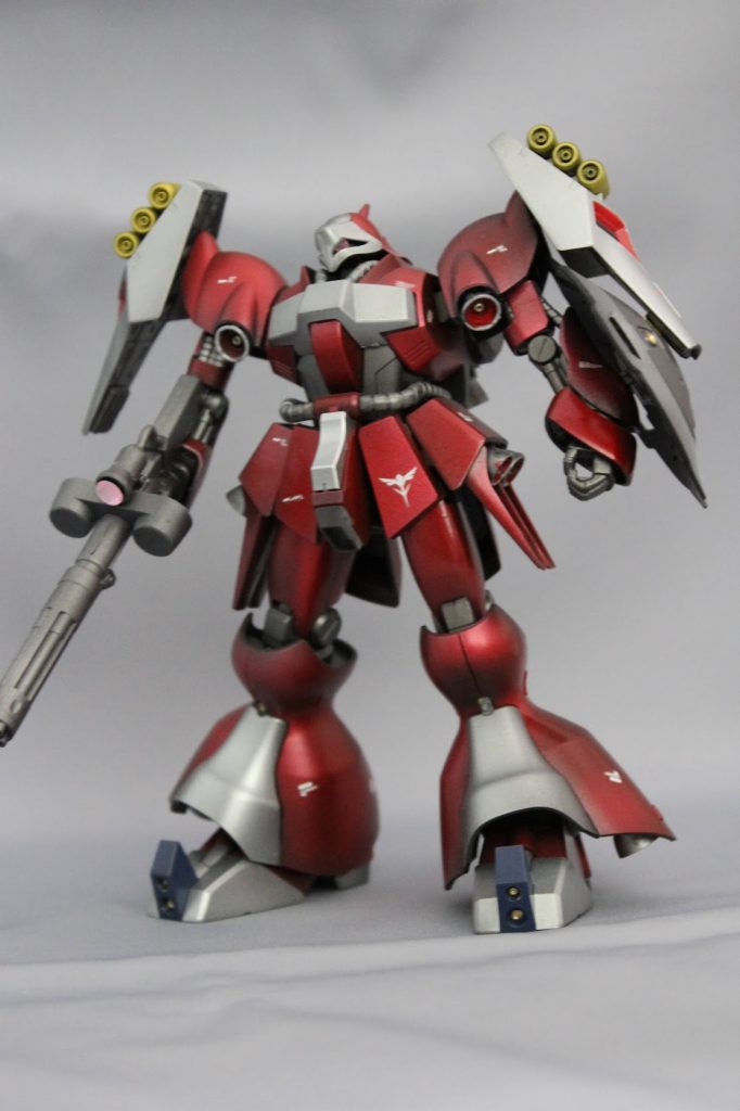 クエス・エア機(説明書見るまでずっとパラヤ姓だと思ってました)色は違えどギュネイ機と武器と頭部以外は同じなのと、RGの後にHGだと部品数が全然違うので、組みやすいですよね。
