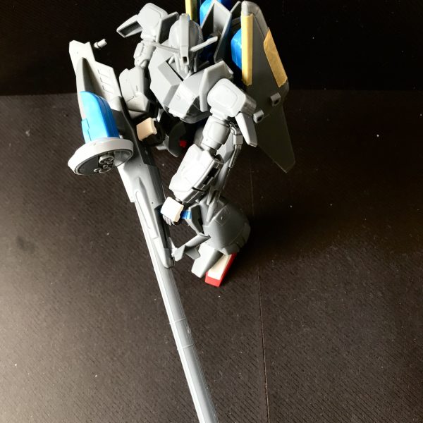 旧キットの脚は裏面がのっぺりしていて味気ないのでリバイブZガンダムの脚を移植しました。レドームも改修。（4枚目）