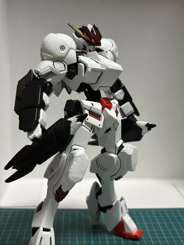 ルプスやルプスレクスの方がパワータイプな気がしますが、YouTubeで配信のあった鉄血の1期の最後の第6形態がかっこよく動くのを見て買った第6形態を使いました。