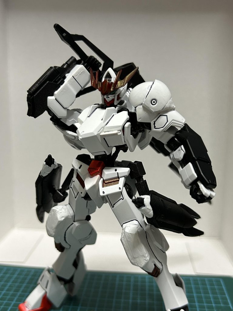 塗装にガンダムマーカーエアブラシを使い始めたんですがなかなか難しいですね。下地の色に塗装する色によって色合いが変わるのは今回学べたと思います。黒サフとヘビガンメタがちょっと気に入ってしまいました。