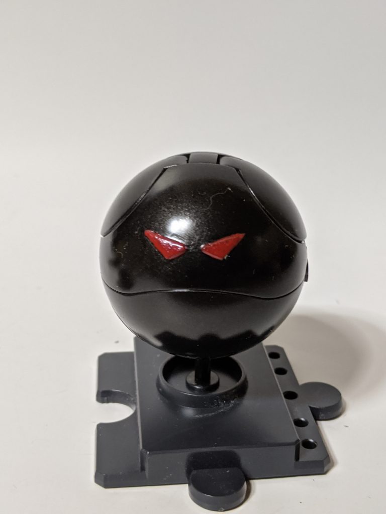 黒ハロ薄いプラ板で目を作ったものの、局面に接着するのに難儀しました。