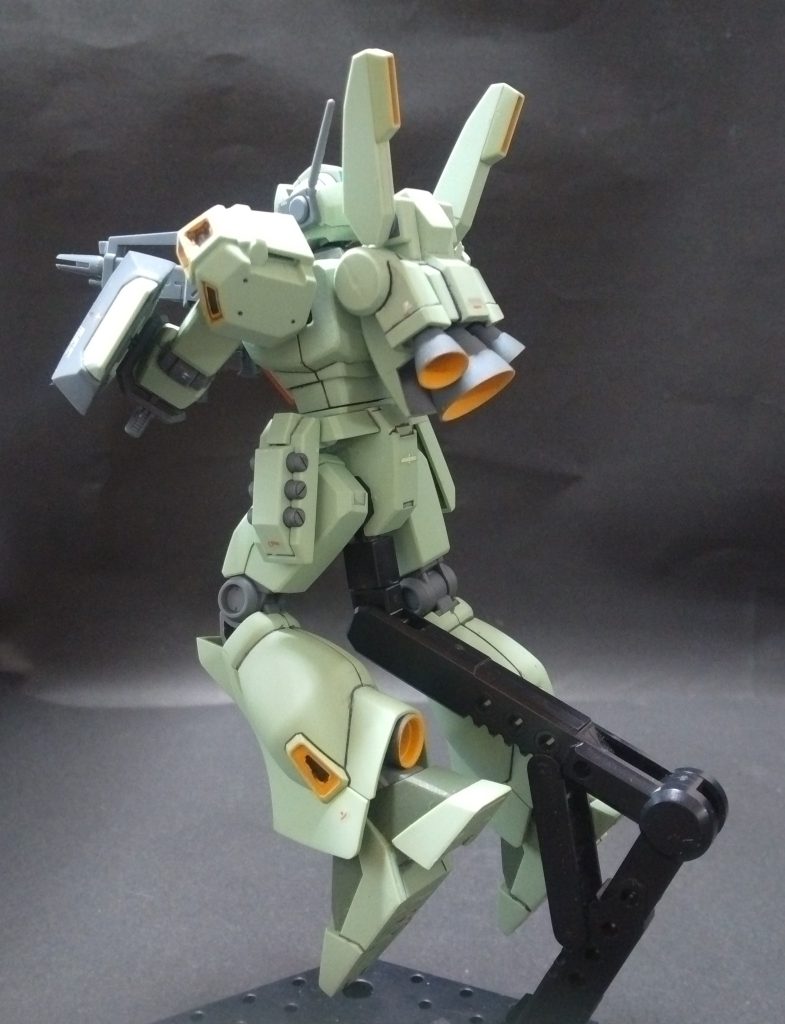 私だけなんでしょうけど、黄色が塗りにくいんですよねぇ。希釈すると薄くて色が乗らないし、そのまま塗ると伸びないし。