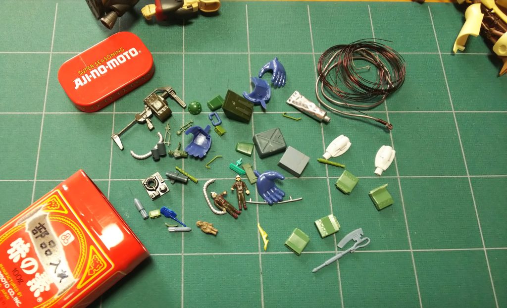 出てきたのは…、当時、動力パイプはハンダに銅線巻き付けて作ってましたので、その作りかけと、昔のプラモには付属していた接着剤が。以外は…ムサイのダクト部分をむしりとったとみられるパーツなどガンダム関連パーツが少々。大半はガンダム以外のパーツだったので…これも割愛。昔のプラモなんぞ探そうと思った事など無かったのですが…皆さんの作品やコメントを見ていて、ガンプラ熱が加熱され、今回の発見に至った気がします。なんだか遠い昔に置いてきた何かを取り戻した気がして、ひとりでホッコリしております😄、投稿している皆さんやGUNSTAさんに勝手に感謝です🙇とりあえず、このキット、どーにかして仕上げようかとも考えたのですが…。劣化も激しく…、なんならこのまま飾ろうかとも思案しております。とんだガラクタ投稿でごめんなさいですが、おじさんにとってのお宝でしたので、何卒ご容赦を😅 