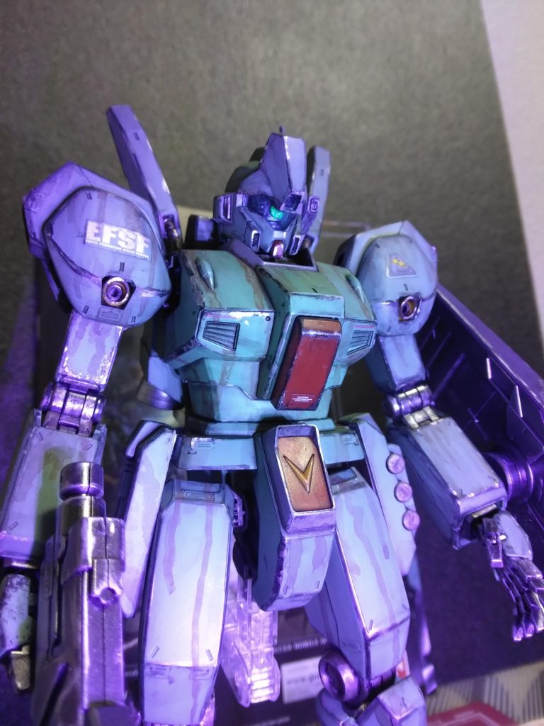 内部モノアイはガイアの蛍光グリーンを塗装しました。UVライトで光る用にしました!(かっこいい~www)