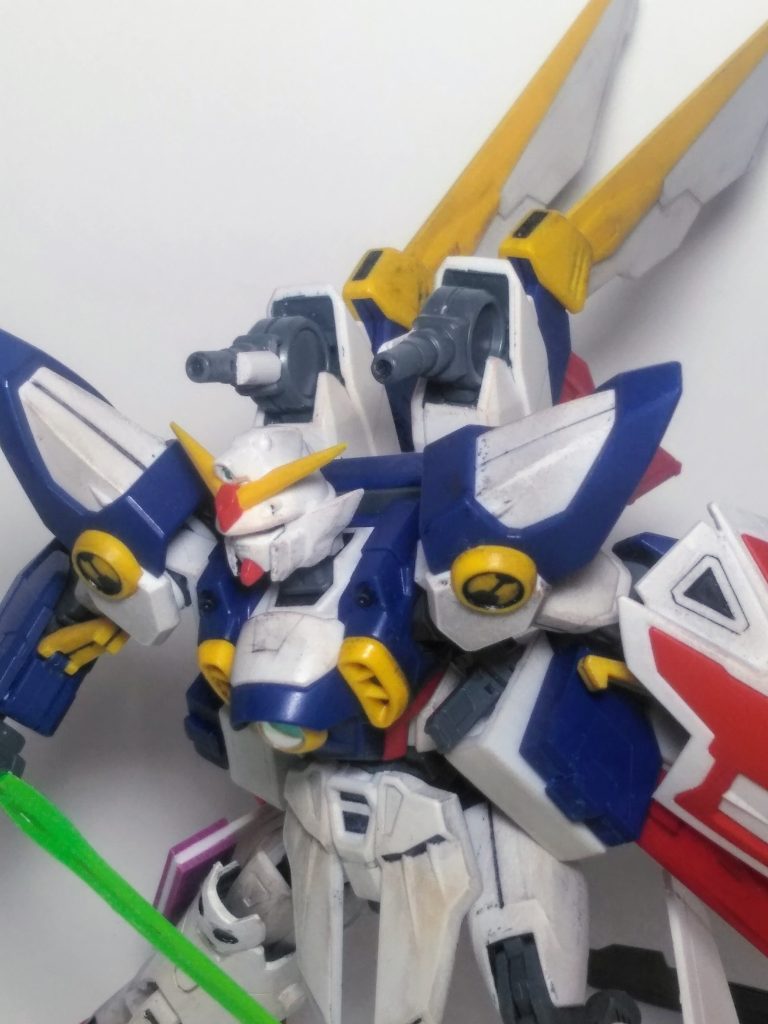 標準装備では継戦能力が著しく低いだろうから蛇足作業 🐍👣を実行します 😏ウイング ユニットに 「迫撃砲 ×2」 を追加しましょう 😁使ったパーツはジャンクと化してた「ガンダム OO のハルートの腕部」 😤💨