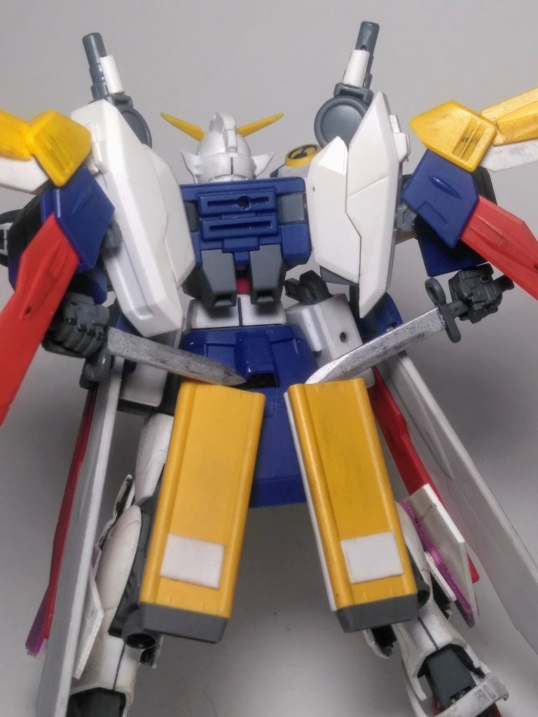 ビーム サーベルも一本しか無いので紛失やエネルギー切れも考量しましょう 🧐なのでリア アーマーにコンバット ナイフ ×2 を忍ばせます 😊