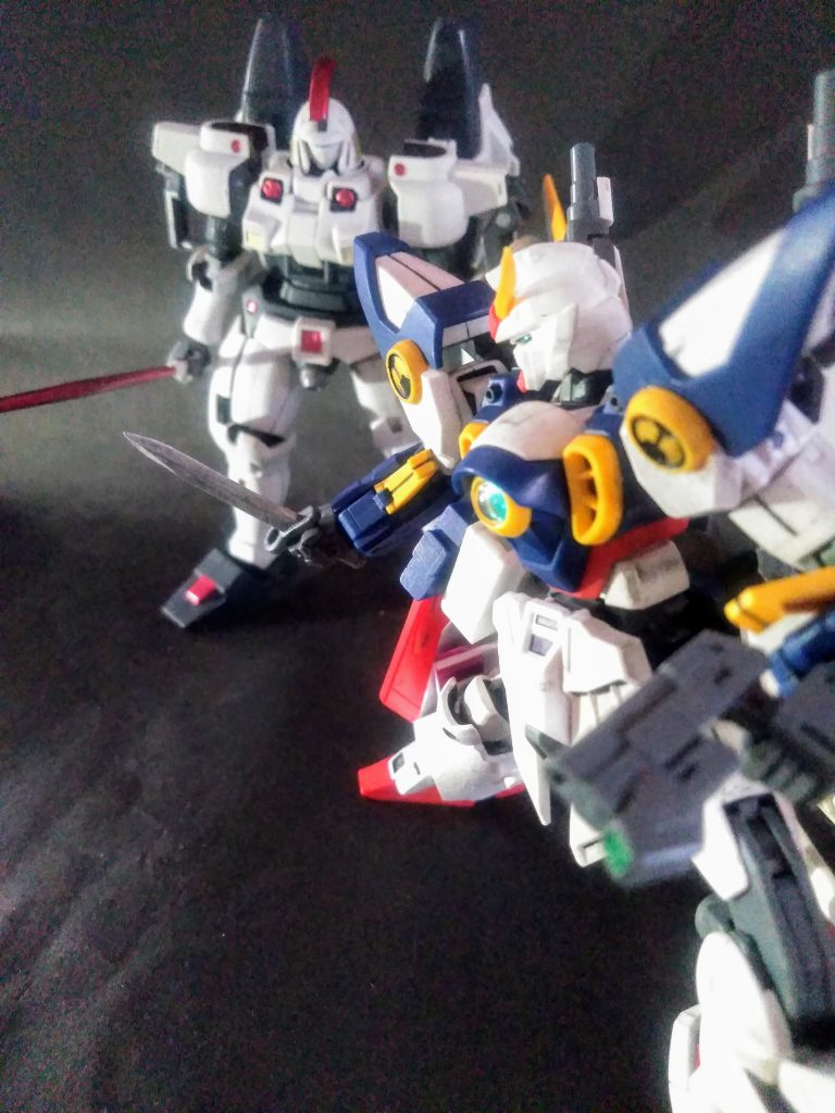 コンナ感じで実行です 😆🎵🎵2013年が初販のこの子 🤔当時は再現度の高さにビックリ 👀❗❗変形出来る事が楽しくて 散々遊び倒して今では関節がユルユルと成っております 😭💦💦リビルドはしてミタケド 今回も早々に何時もと同じ結果に成りました 😣💦💦💦マァ、ガンプラの宿命かなぁ 🤗