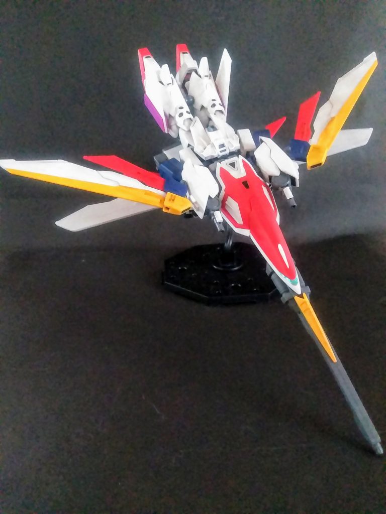 ほい!バード形態へ 😘変形の仕方はガンダム世界アルアル 😏ひっくり返して盾を載せれば完成だっ❗❗🤣🤣🤣なので下から覗かない様に 😡