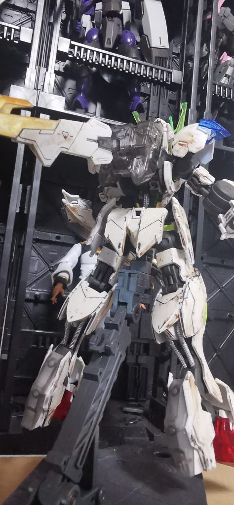 後ろから。踵をマスキング忘れてトップコートしちゃった…。