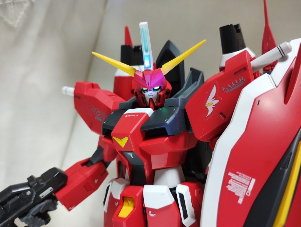 MGデスティニーの余ったデカールを流用しています。