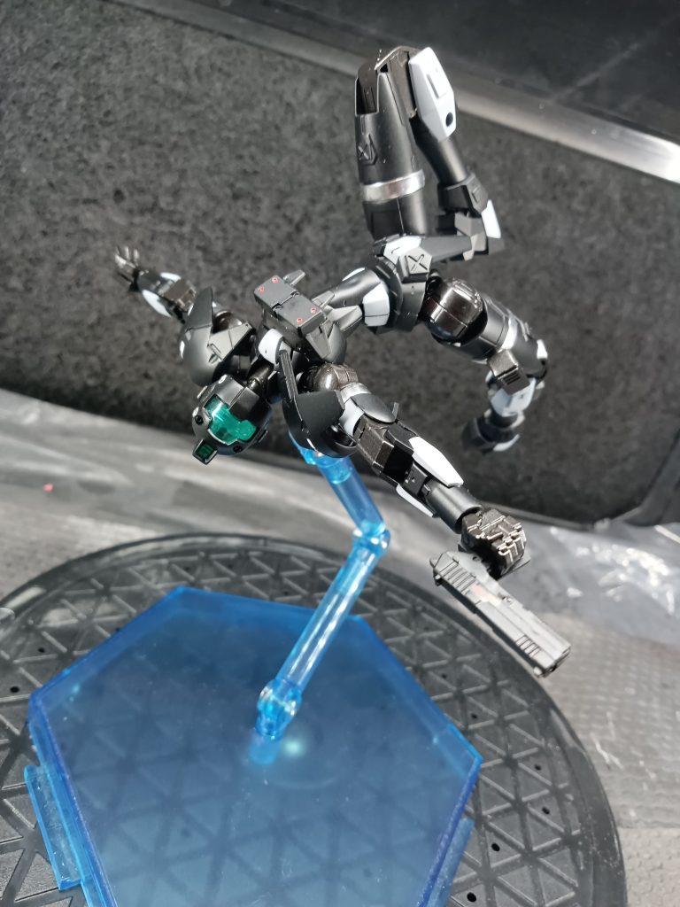 敵の弾幕を回避しながらの 喰らえ豆鉄砲