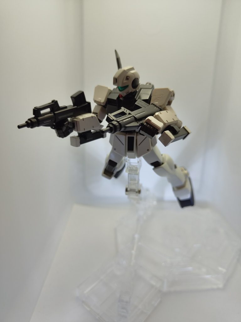 コンセプトとしては、「マシンガン二丁持ちってかっこよくね？」↓「じゃあ近接武器はトンファーだな」という流れデス。（でもア◯ァームドは苦手）