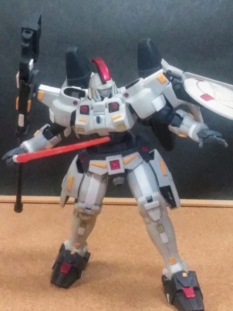 今回もナンノ捻りも無くに「サーベル抜刀❗😘」「サーベル」は「シールド裏側」に 2 本を設置と成っております 🧐う~ん・・・ナンか見映えがアレなんだよなぁ🤨