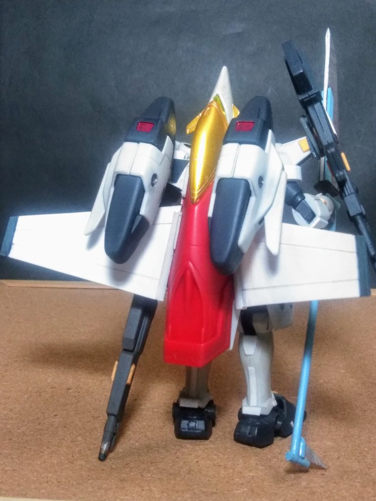 「高速機動安定用のバックパック」はジャンクと化した『旧 1/100 ウイング ゼロ』のアレと成ります 🤣🤣🤣そう!『フリューゲル』への当て付けですよぉ❗❗ 😏アッチはカッコ良すぎなのです😍💗💕