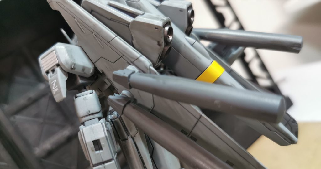 肩アーマーもシャインシルバー。