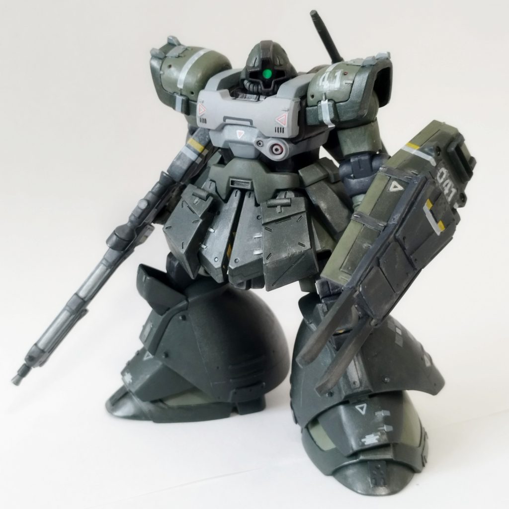 前回の角つき同様、残党軍量産カラーです。