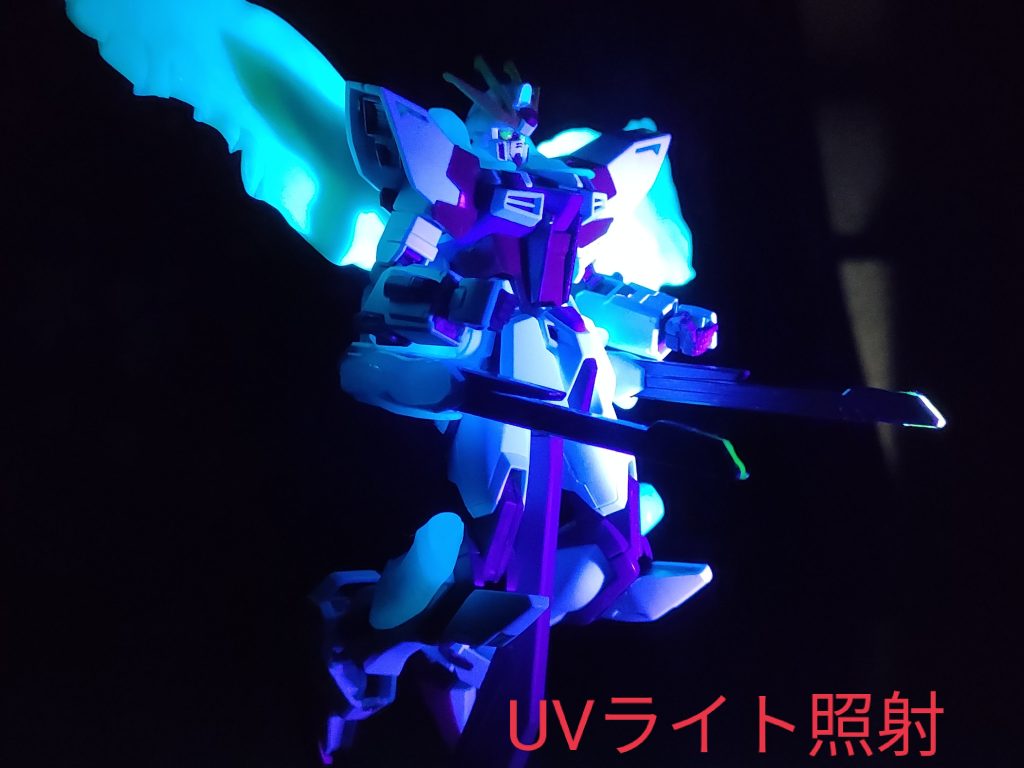 スタービームキャノンの砲口は緑の蓄光パウダーを塗布している。