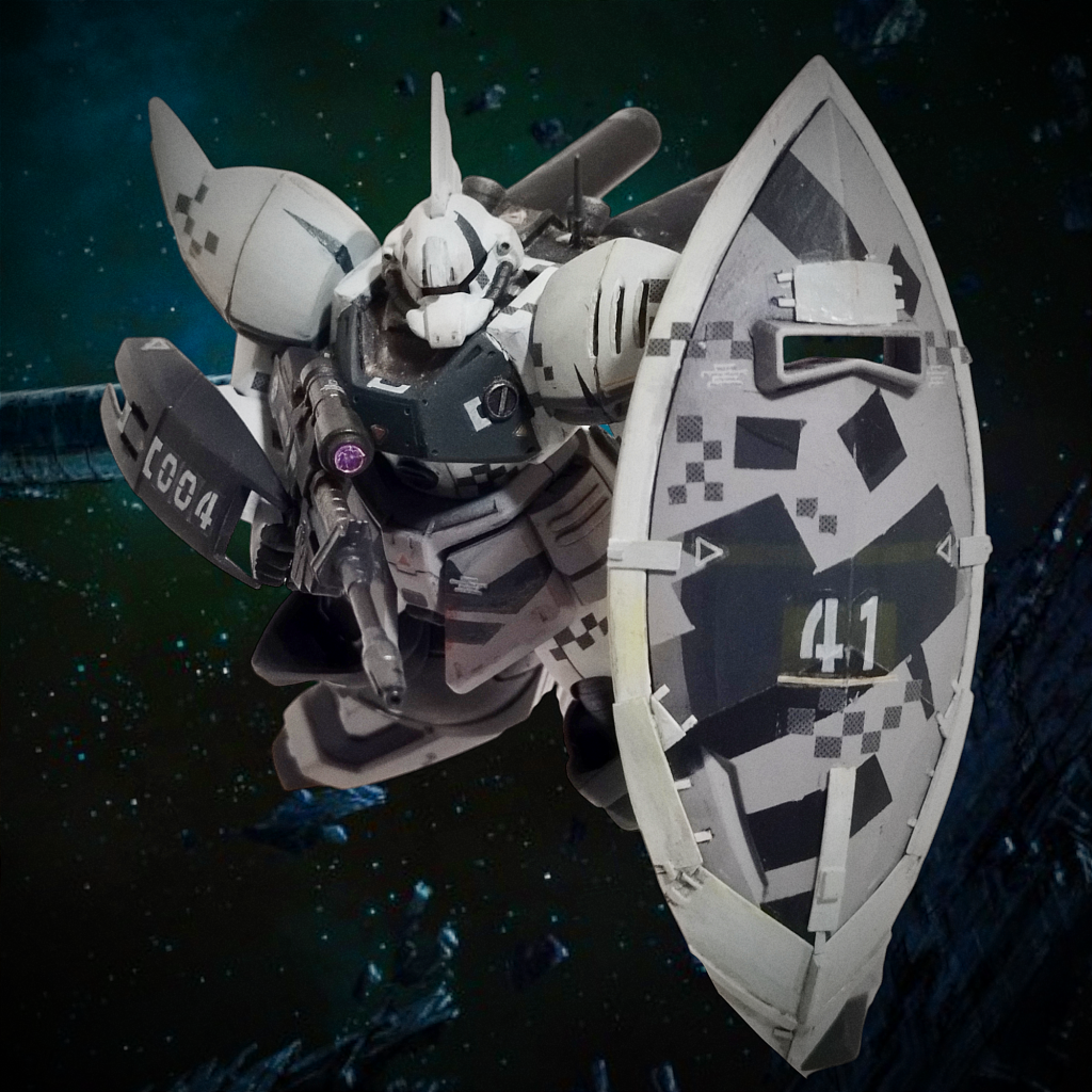 いつものジオン残党軍カラーではなく、白を基調に塗ってみました。