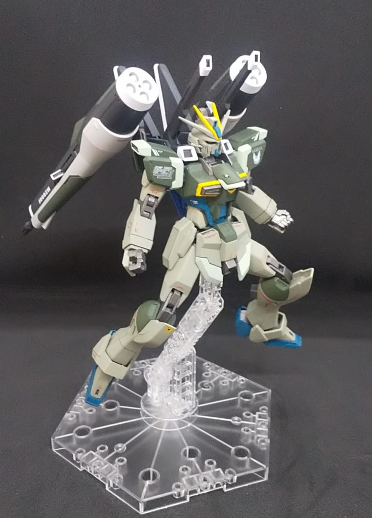 ポージングのセンスがないですね。