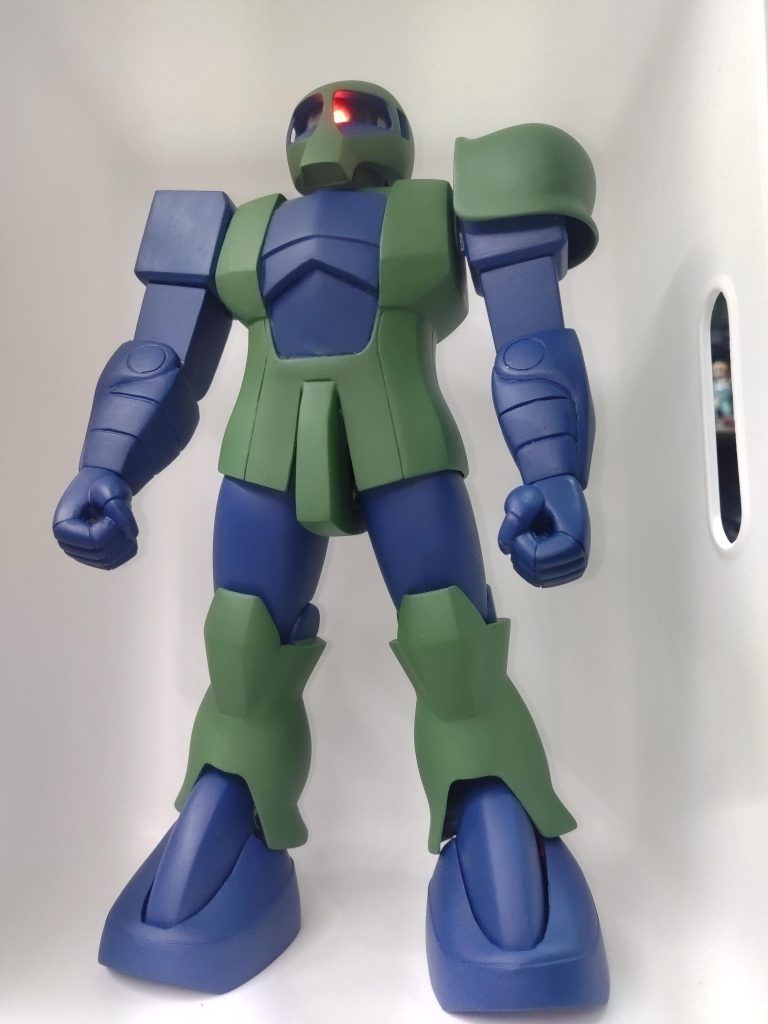 ほんのちょっぴりガワラ曲げ風手首はキットベースに削り込み、手の甲側を6mmほど伸ばし親指の付け根を盛りました。