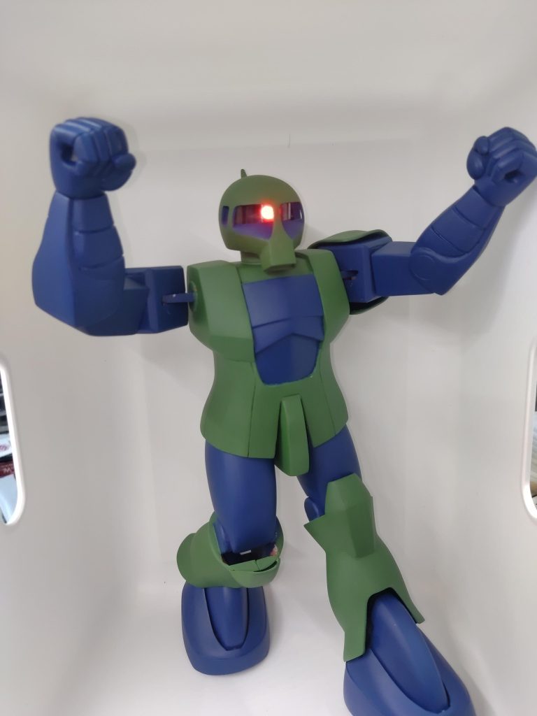 アクション旧1/144並には可動します。(多分)