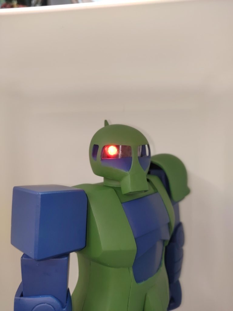 モノアイ可動モノアイ周り基本緑なのですが、タックル時の間違い?青がず~と印象に残り私はいつも青で塗っております。