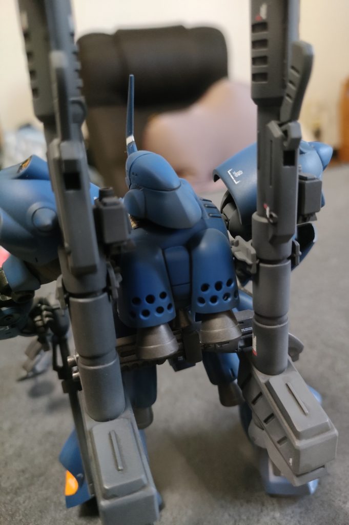 背中と前腕の◯マーク部分だけ穴あけ加工しました。他はノーマル。