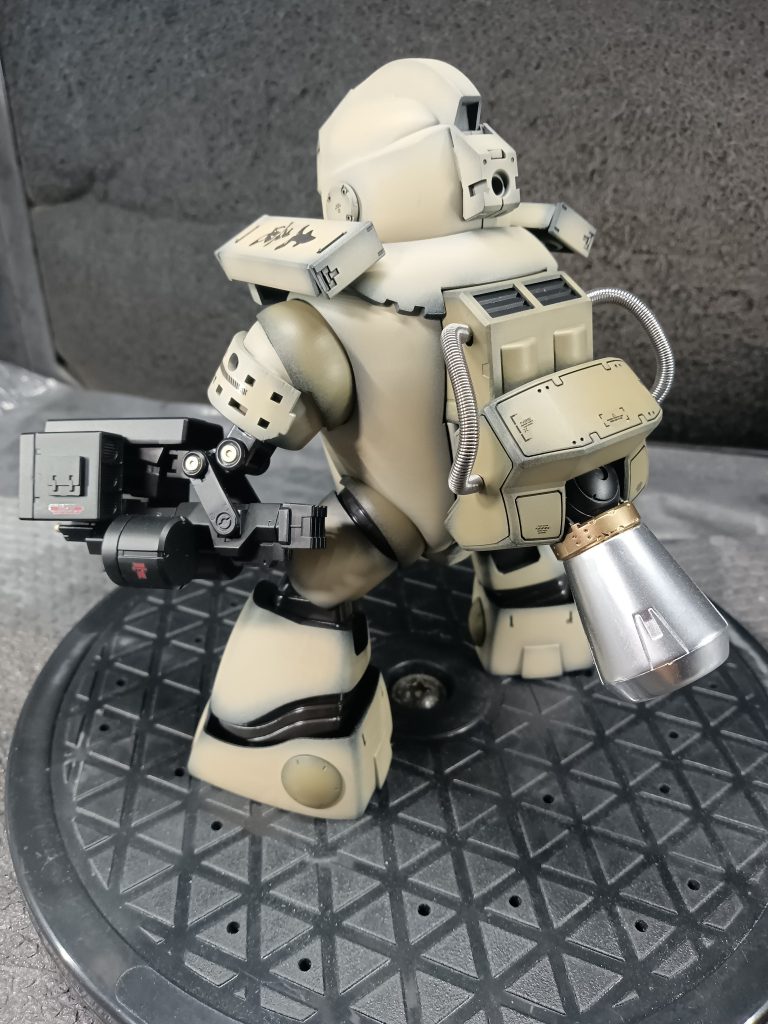 スラスター出力圧縮機構搭載ドッカンバーニアですw純正バックパックに直結するユニットとなります純正のスラスター出力を圧縮して一気に放出することが可能です が継続使用が出来ない為 パイロットは状況に応じて離脱or突撃のどちらかの選択をせまられます