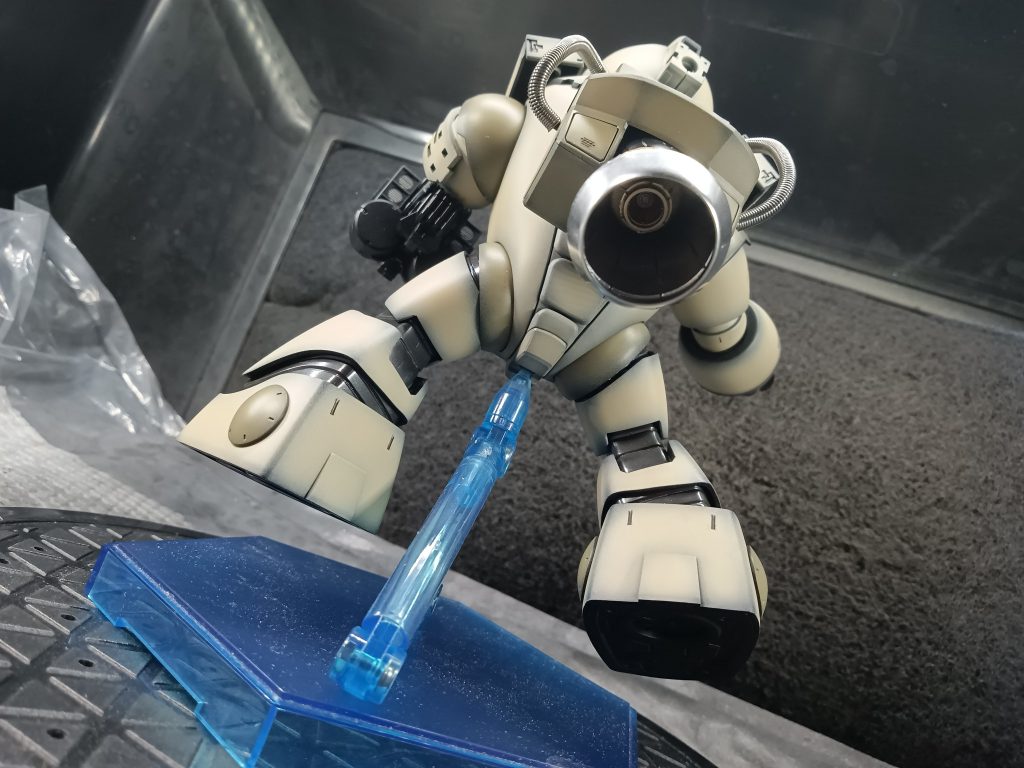 このバーニアはノズルの可動が出来ない為機体を動かして放射しなければなりません機体重量が重くなった為の弊害を緩和する為の装置でしたが ヅダのようなバーニアになってしまいました