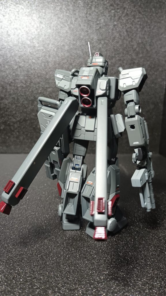 近接戦用シールドとプロペラントタンク式バーニア装備。