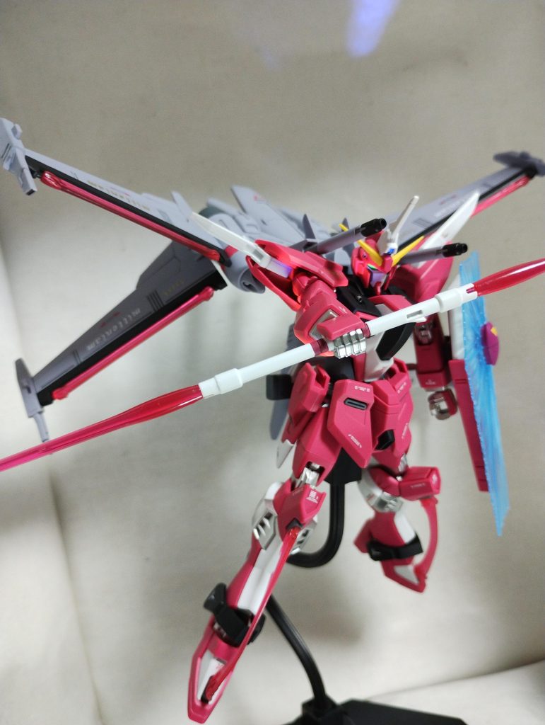 ジャスティスはこのポーズがたまりません。