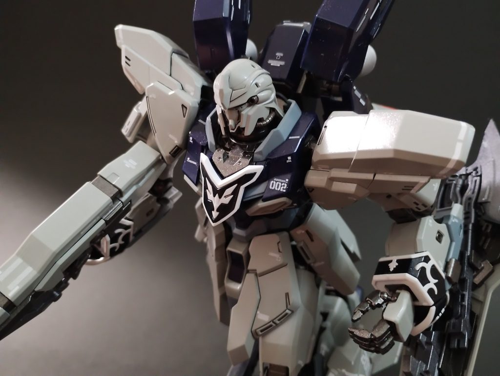 肩アーマー、マニュピレーター、腰周りポロポロ取れる…