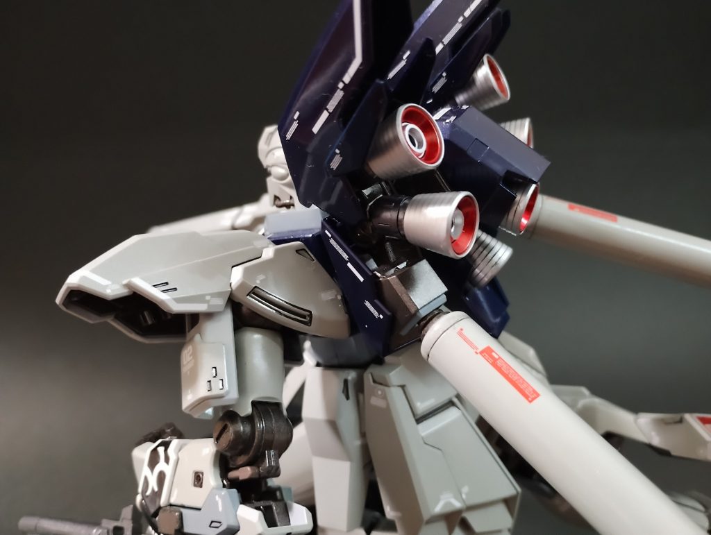 バックパック体の割に小さくないですか？ユニコーン版シナンジュはもっとボリュームがあったので寂しいかな…手を加える技術はないので…