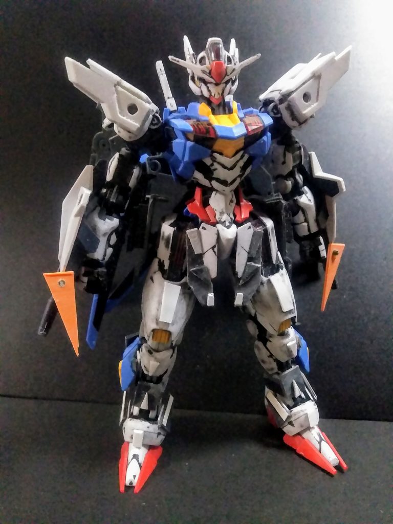 素体と成ったのは この子 😆(言われ無くても判るか💦)いつもの中古屋さんにて¥550(税込)で購入です 😋コンナ感じに余剰パーツとプラ板。果てはジャンク部品やランナータグ等を使用 😤💨そして『えすでぃーぢぃーず』を実行と相成ります 😁🎶🎶