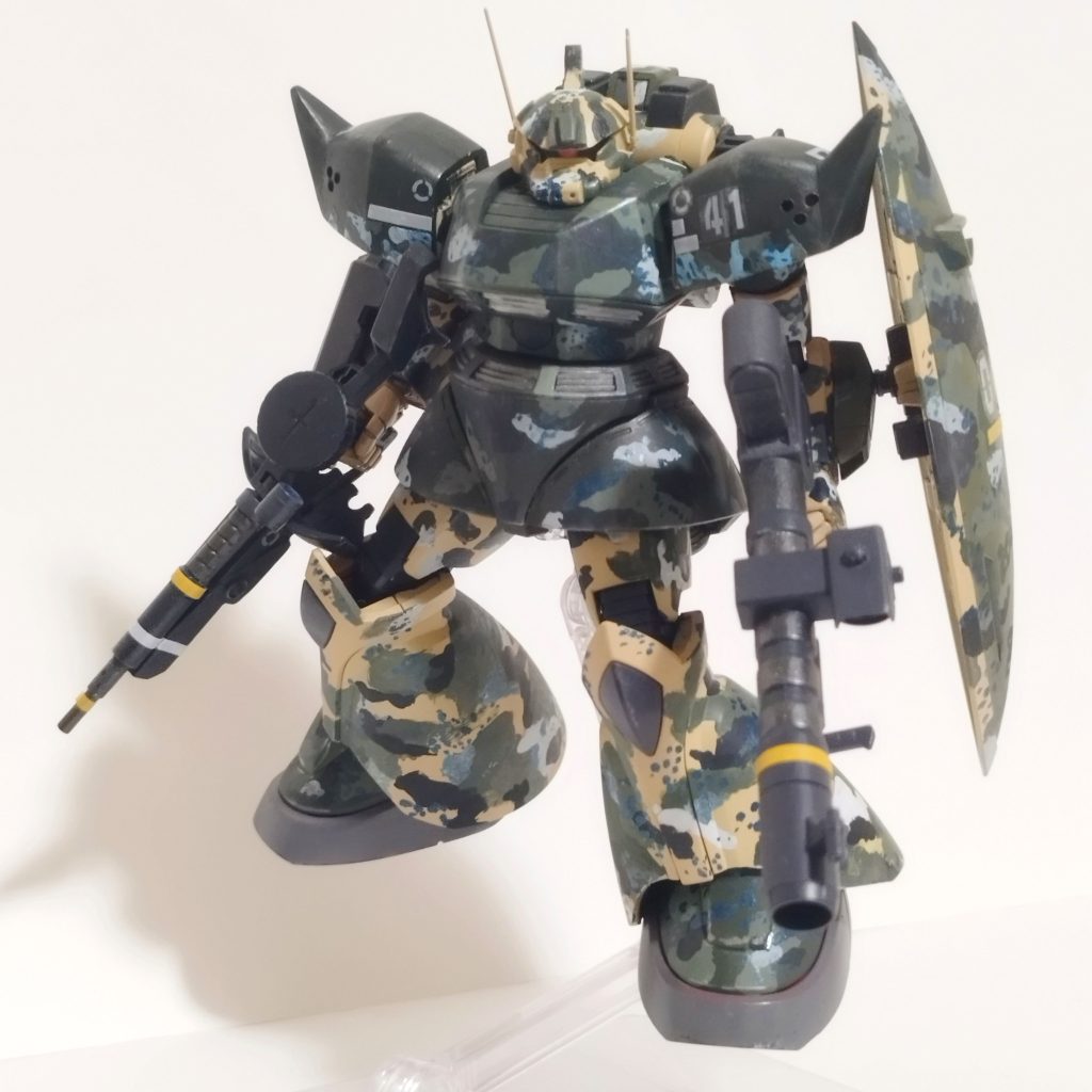 いつものごとく筆塗りです。迷彩は詳しくないのでそれっぽく塗っていますが、それなりに残党らしさが表現できたので良かったです。