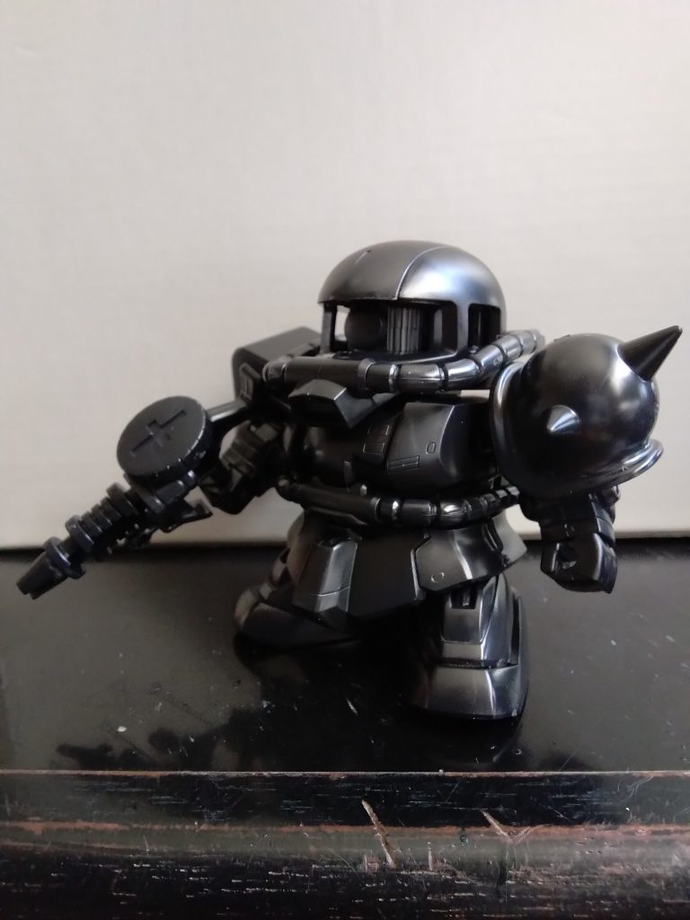 トップでも書きましたが、素体はエコプラシリーズのBB戦士ザクです。BB戦士では、シャアザクもラインナップされてますが、スパイクアーマーのサイズが自分好みじゃないので、ノーマルタイプをチョイスしました。