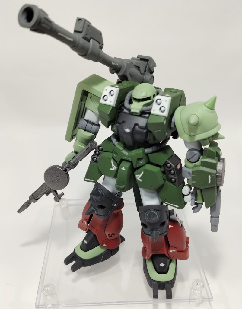 まあ、元のキットも微妙で、ずっ――――――――と組んだまま積んでたんですけど😅腕の固定マシンガンと、脚の雰囲気でザク版パーフェクトガンダムにしてみたけど、さらに微妙な仕上がりになりました(笑)