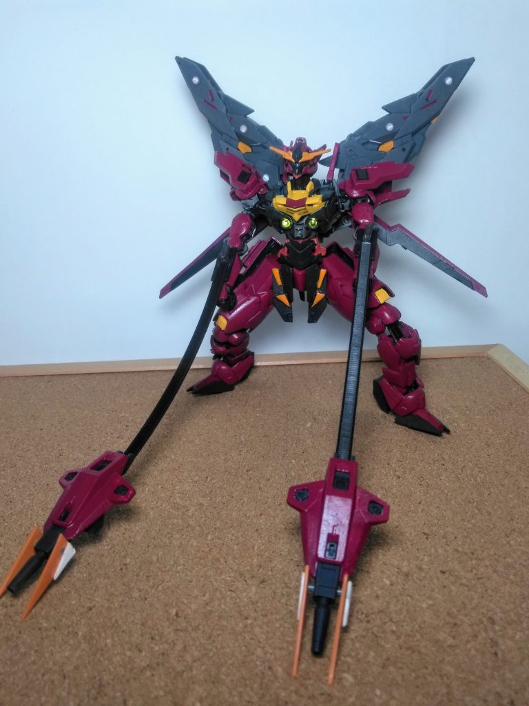 「ガンダム ヴァサーゴ」のアイデンティティ❓・・・その弐『メガ ソニック砲』腹部に備える大型メガ粒子砲。設定では一門(パワーアップすると三門)ですが『エアリアル』のアソコを利用なので二門と成ります😌 過剰過ぎると萎えますので😝収束と拡散にビームを撃ち分ける事が可能で収束状態では戦艦を一撃で撃沈可能な威力を有し、拡散状態でも多数のMSを破壊する威力を誇る。腹部が悪魔の口の様に上下に展開し砲門が表れる。また地上ではメガソニック砲発射時の姿勢制御・反動を緩和化する機体固定用のアンカーとして『ストライク クロー』を運用する。・・・らしいです 😳❗ますます「ゲテモノ感」が増しました 😅💦💦