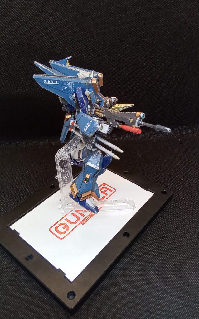 寂しく感じた部分はレッドゴールドとレッドで差し色