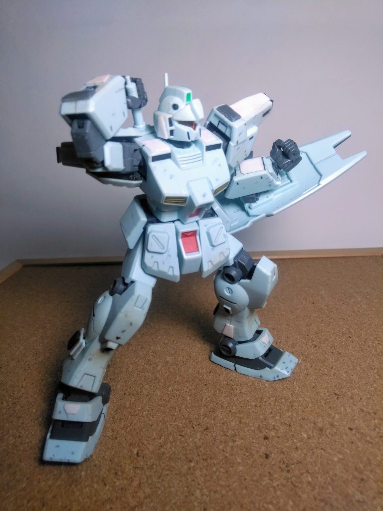 『0083のMS全般』は目立ちません 🤨💨しかし、この子は機体の評価に反して劇中では安定の活躍 😁🎶🎶まぁ、コウイウ役柄な人が居ないとお話も盛り上がらないですしね 🤣🤣🤣 キチンと「ビーム サーベル」に手を廻せます 🤭👍