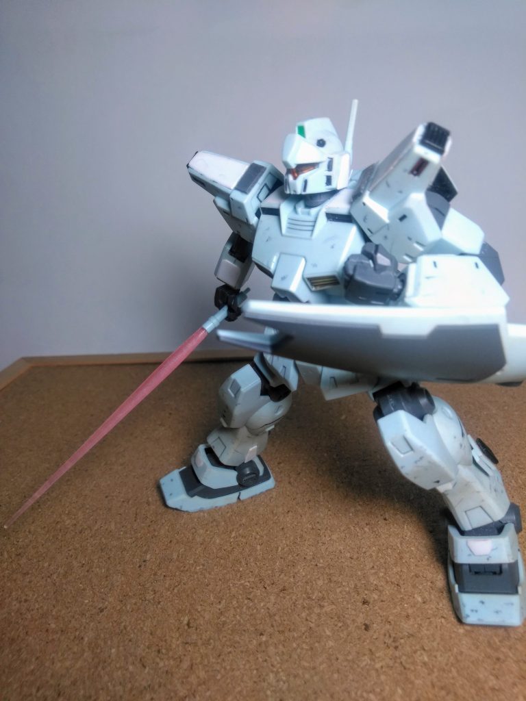 それでは 何時も通りにビーム サーべル 抜刀でもシトキましょう 😁通常の「ジム」と同じくランドセルに一本装備 😚「ジム」らしくて好感が持てます 😆💓