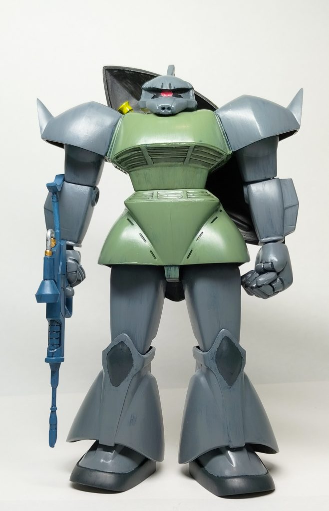 このキット、やはり気になるのは頭部とグーパンチですね。頭部は幅詰めして鼻をパテで造形。握り手はランナー造形に挑戦してみました✨あとは脚部をアルミ線接続調整しました。