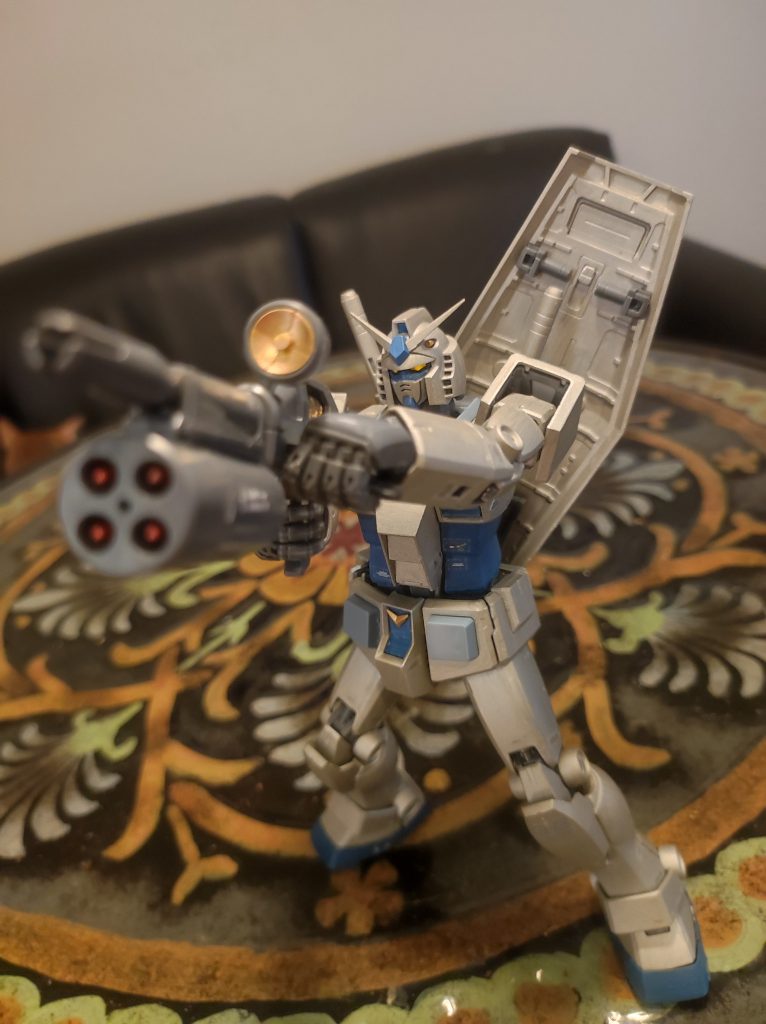 ビームライフルでホワイトベースに向かってくるミサイルを破壊するG3。