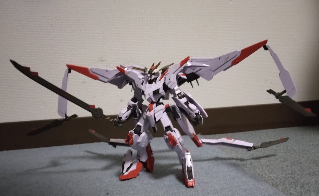 サブアームフル展開の姿はまさしく悪魔そのもの。こんなのが目をバチバチに赤く光らせながら正面から来たら恐怖でしか無いですね。ああ、赤いマントを付けてやりたい。